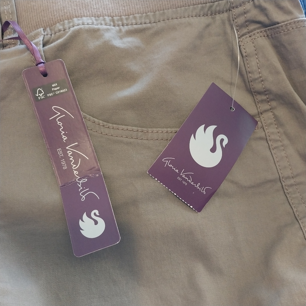 Gloria Vanderbilt Women's Plus Size 20 W Khaki Cargo NWT Causal Capris Pants - Picture 4 of 10